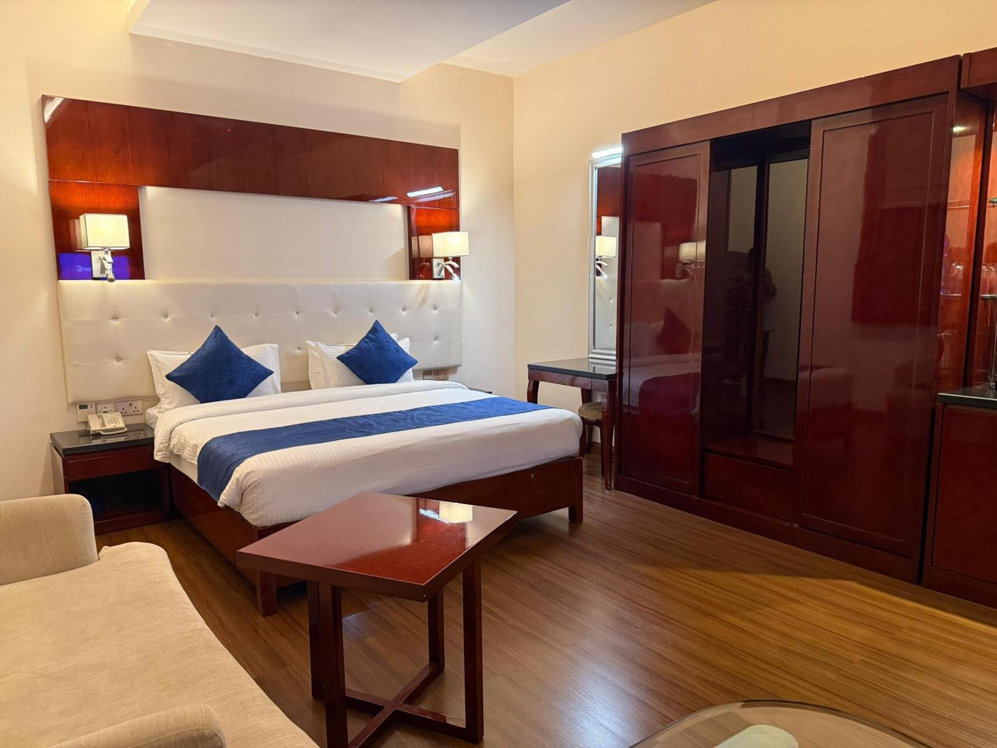 Отель Golden Tulip Headington Маскат Экстерьер фото