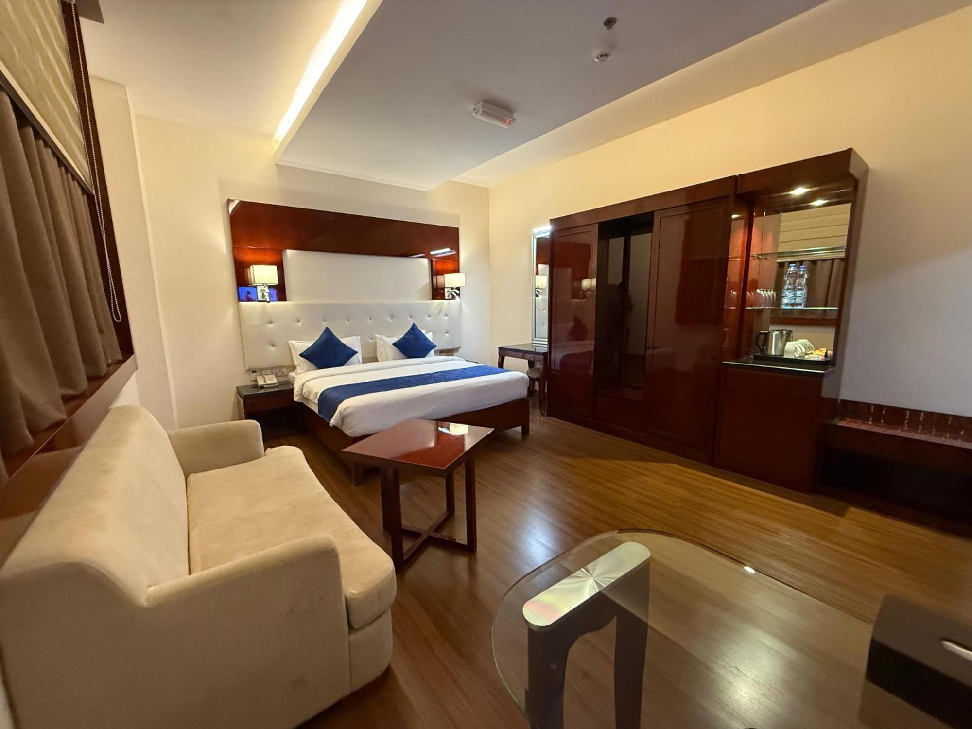 Отель Golden Tulip Headington Маскат Экстерьер фото